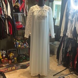 Vintage Vanity Fair Sz 34 Pale Blue  & White Lace Peignoir Set EVC Olga Style